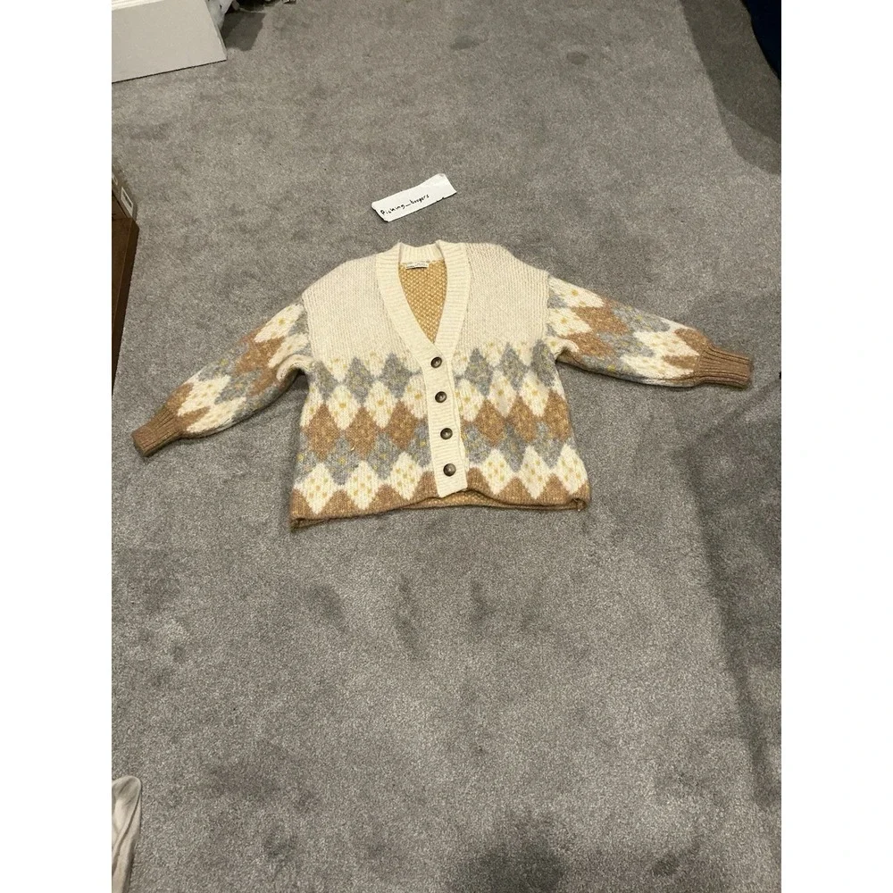 Pull And bear V-Neck Single-Breasted Jacquard Knit Cardigan Oversize  Size Small